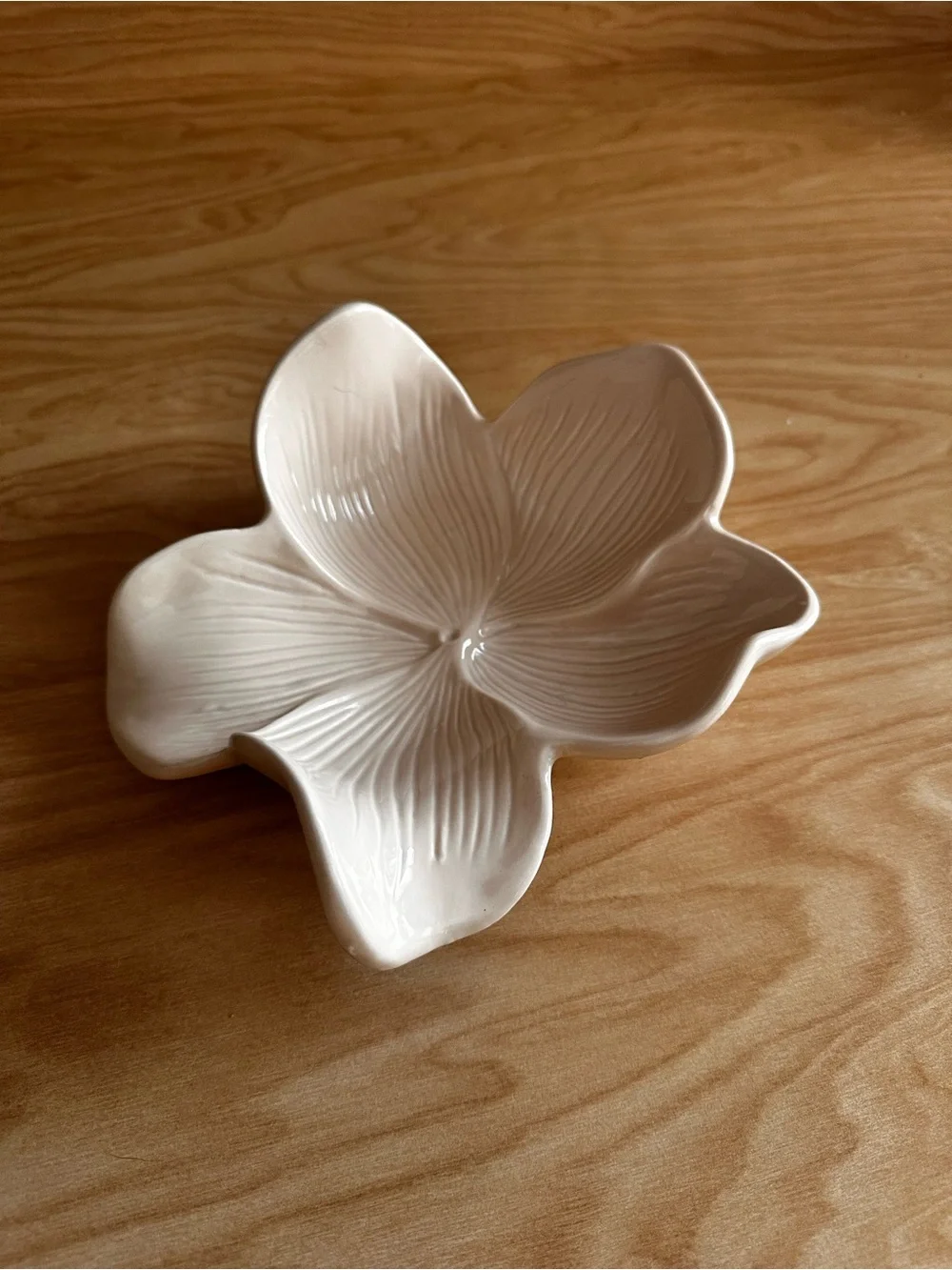 Flower shaped cream color Ceramic decor
